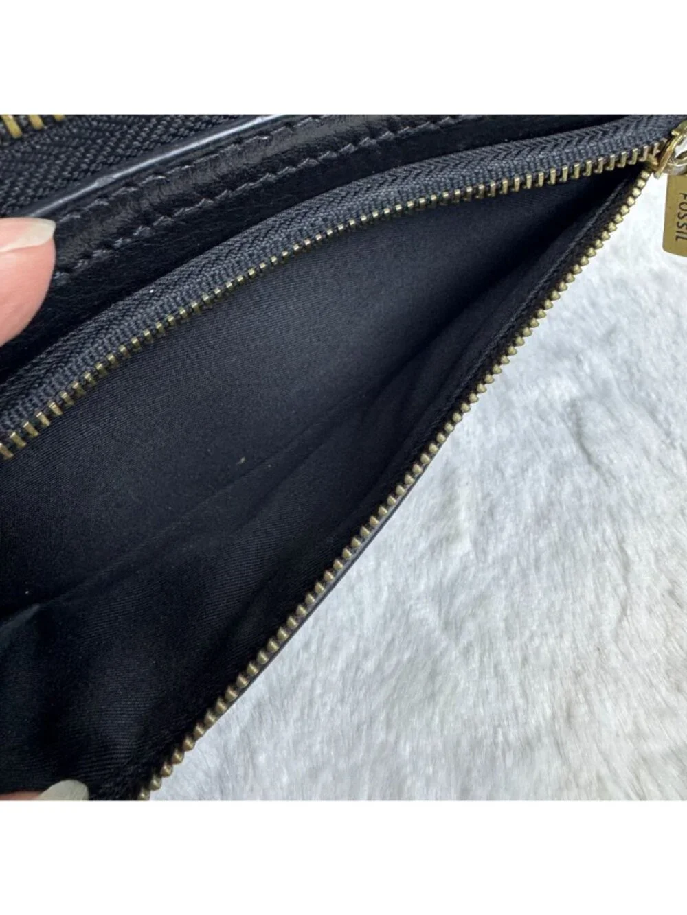 Fossil Black Leather Zip-Around Wallet Gold Accents Multiple Card Slots Logo - Picture 7 of 9
